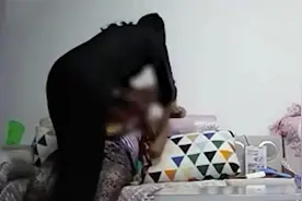 黑龙江一女公务员殴打79岁母亲被拘，知情人：曾多次施暴都为钱