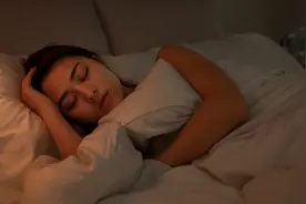 夜间盗汗的原因在这，绕不开3个因素，快来自检自查视频封面