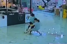 广州一孕妇与丈夫逛街时踩积水滑倒，商场答应赔偿后难以联系视频封面