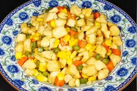 几种蔬菜和鸡肉一起炒，营养美味色香味俱全，看起来就很有食欲视频封面