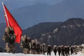实拍边防战士新年首巡：缺氧雪崩陡坡冰路面，步步都是挑战视频封面