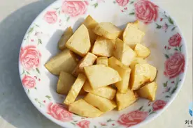 土豆有多种做法，尤其这种油炸土豆块，色香味俱全！视频封面