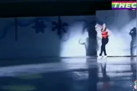 美女踢球竟被扯掉裤子？盘点让人脸红的尴尬瞬间。视频封面