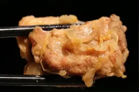 夏季想吃肉还不要胖？3步减少排骨油腻，轻松做出“清爽酥排骨”