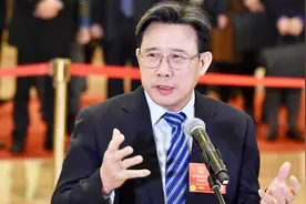 从山沟里走出的草根首富，三一重工梁稳根，书写“中国制造”传奇视频封面