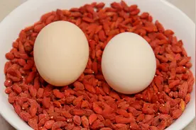 鸡蛋加枸杞煮一煮，解决了很多男女朋友的大问题，简单又实用视频封面