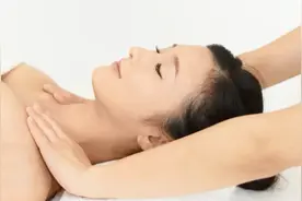 颈部护理按摩手法，让你轻松拥有美丽天鹅颈！