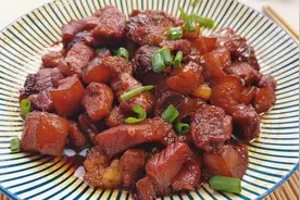 给家人做红烧肉好吃有秘诀，入口即化，肥而不腻