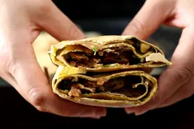 早餐不吃油条了，这是山东人人爱吃的杂粮煎饼，原来做法这么简单视频封面
