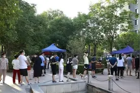 奥密克戎BA5变异株！西安疫情有了重大发现，全市7天临时管控视频封面