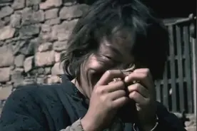 （斗牛）影帝黄渤的骚表情包，让人看一遍笑一遍。视频封面
