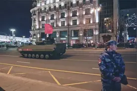 漫步夜晚的莫斯科街道 胜利日阅兵彩排 (1080P高清版)视频封面