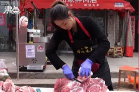 26岁女子摆摊卖肉被称“猪肉西施”：刀法娴熟又飒又美视频封面