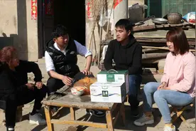 相亲对象第一次来桂花家，妈妈上来就问车房的事，桂花气的不轻