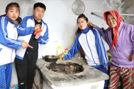 童年短剧：黑妞把吃饭的锅换零食，结果被妈妈发现教训一番，真逗视频封面