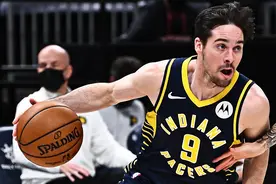 NBA集锦：致命三分成功擒狼！麦康奈尔进攻组织一把抓砍19分15助