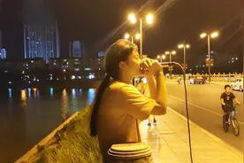 女孩街头翻唱《画》，声音和邓紫棋太像了，太厉害了视频封面