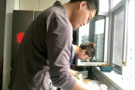 月底房贷准时扣！余额剩几位数？老公直呼压力大，直出不入啊视频封面