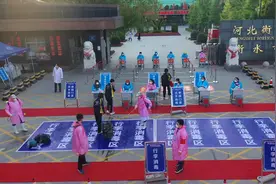 进门换个新口罩！衡水二中开学 高三学生“期待，有竞争很充实”视频封面