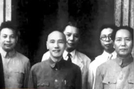 渡江战役前夕，毛主席为何再三电令解放军暂缓渡江？视频封面