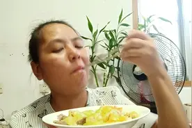 对没尿的尿毒症来说，清淡可以少喝水，简单的节瓜吃得脸都变型了视频封面