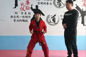 跆拳道零基础入门拳法动作，马步3段冲拳正确打开方式，你做对没