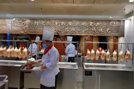 午饭时间到了，实拍全聚德挂炉烤鸭技艺和片鸭子手法，增加食欲