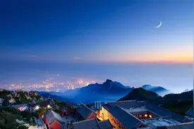 美景：这里的风景美不胜收，真让人流连忘返。