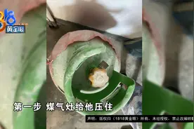 【1818黄金眼】八旬老人家里起火，三位七旬邻居来救援视频封面