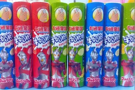 开箱试吃奥特曼系列牛奶片糖，趣味好吃的儿童零食视频封面