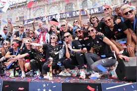 纽约为美国女足举办盛大庆典和游行，欢庆世界杯夺冠视频封面