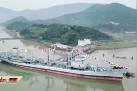 乘风破浪40载 海军鄱阳湖舰功成退役视频封面
