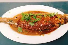 教你红烧大黄花鱼最简单做法，不粘锅不破皮，肉质鲜香嫩滑又入味视频封面