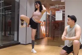 坚持了一个月的“提膝提腿”，瘦的都是内脏脂肪，腿变细人变瘦