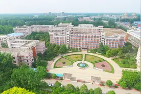 周口三高昨天正式更名为恒大中学，许家印捐赠的，航拍来看看