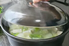 过年后，给家人做这一锅美味解油腻，有汤有菜，清淡营养还特开胃