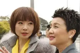 鲁豫去澳门采访撞上豪车被讹，怎料梁安琪一通电话，对方竟道歉了视频封面