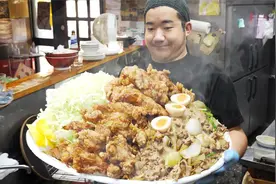 日本95后开小饭馆，一份炸鸡炒饭拼盘重16斤，88一份上班族乐开花视频封面