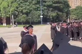 男生毕业霸气喊话，向女同学“道歉”：大学四年都没让你们得到我视频封面