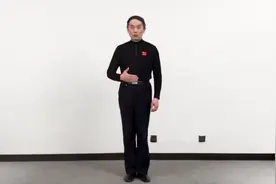 王涛教你走模特步，中老年模特走秀基本功步法摆胯教程视频封面