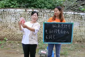 脑筋急转弯：电和闪电有什么不同？农村大妈秒赢2000元大奖！视频封面