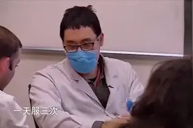 老外在中国就医：不会中文急的团团转，年轻医生讲流利英文救场视频封面