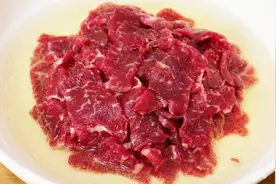 牛肉一炒就老，关键做法不对，大厨教你一招，肉不老不柴香嫩可口