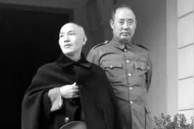 1948年，傅作义到北平机场迎接蒋介石，现场画面保留至今视频封面