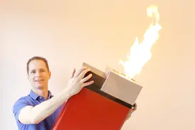 牛人自制巨无霸打火机，威力堪比喷火器！网友：这有什么用？视频封面