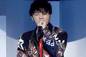 华晨宇演唱《烟火里的尘埃》只有我 守着安静的沙漠 等待着花开视频封面