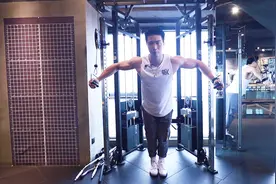 绳索夹胸教程：男人也要“有沟”，练出令人深刻的胸肌中缝视频封面