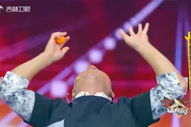 用嘴打乒乓球？达人现场表演花式炫技口吐乒乓球,震撼|高手在民间视频封面