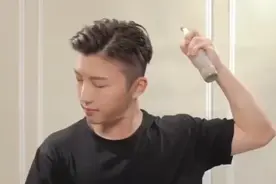 19年男生“小露额”发型简单又帅气，2分钟教你学会打造！