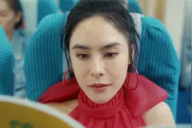 女孩飞机上闹肚子，实在憋不住了，想要当众解决，喜剧视频封面